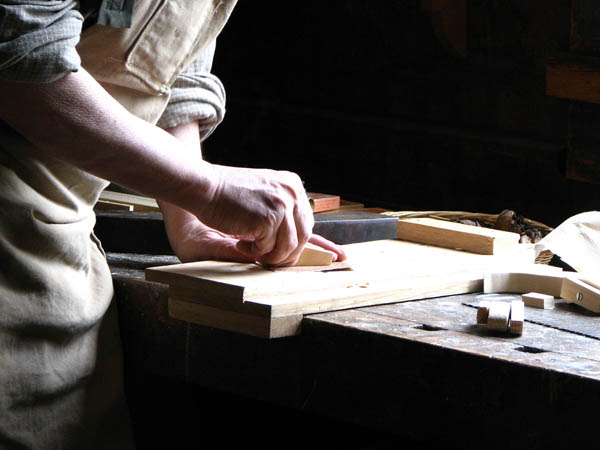 Ofrecemos un servicio de <strong>carpinterÃ­a  de madera y ebanisterÃ­a en Castelldefels</strong> adaptado a las necesidades del <strong>cliente</strong>.